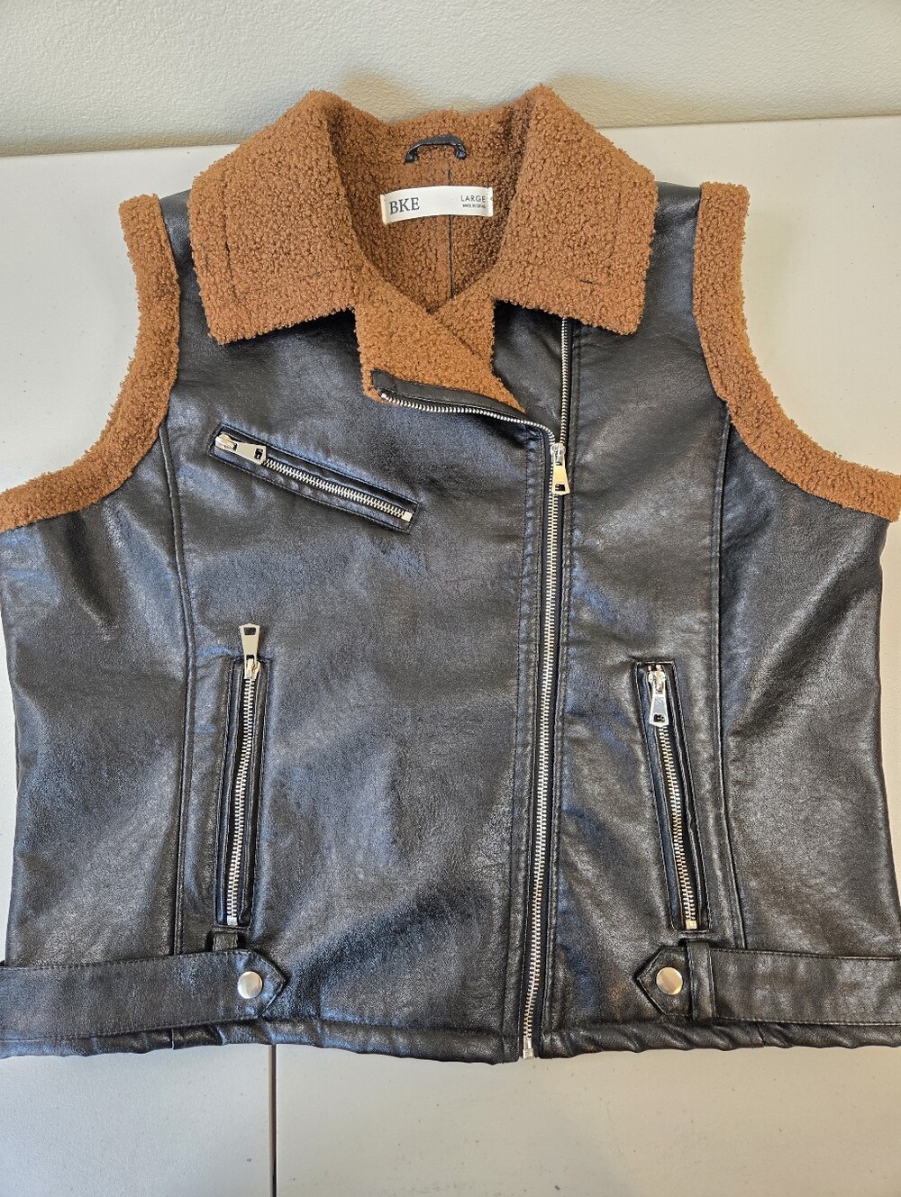 BKE Black Faux Leather Moto Vest with Brown Sherpa Size Large
